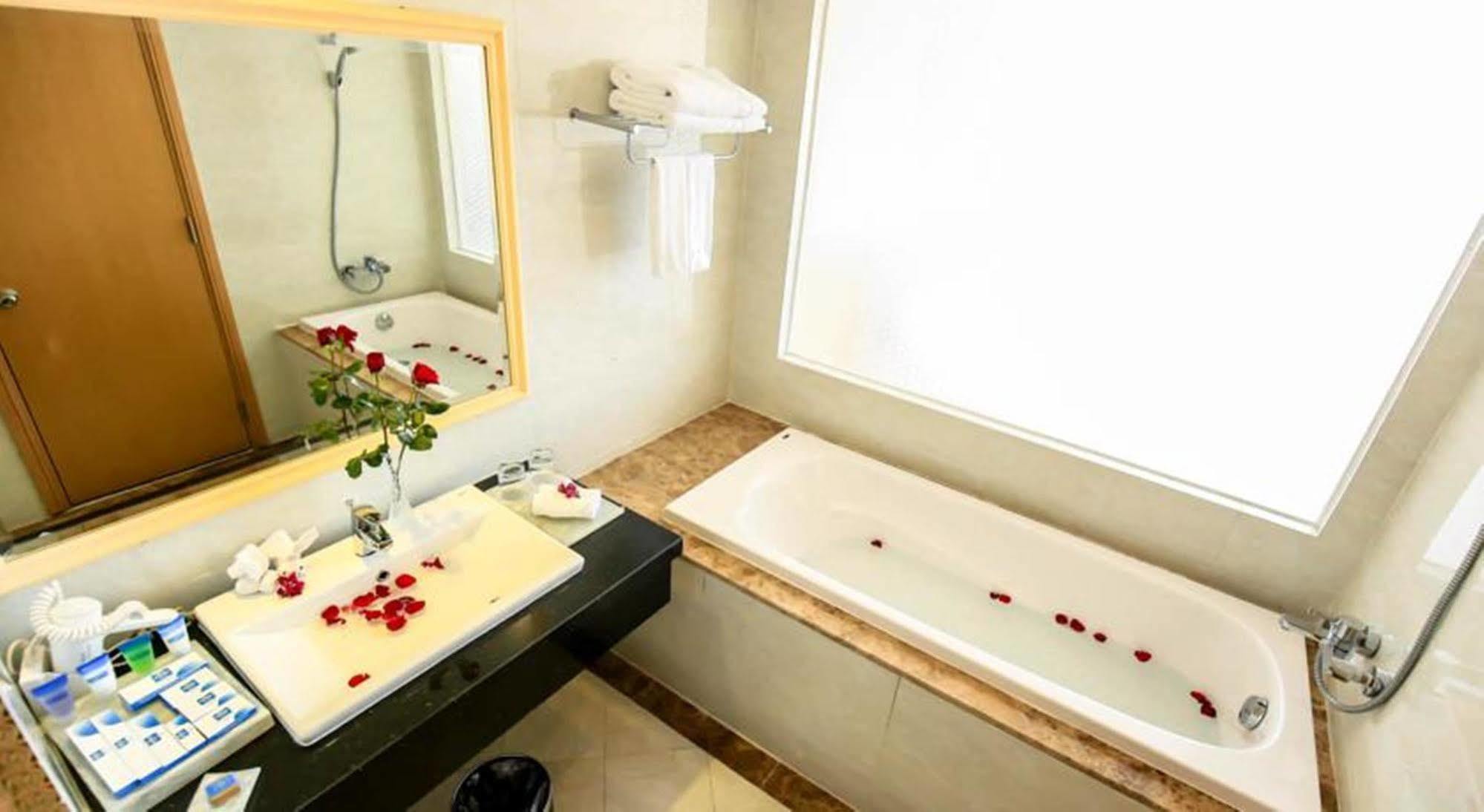 Bavico Plaza Hotel ดาลัด ภายนอก รูปภาพ